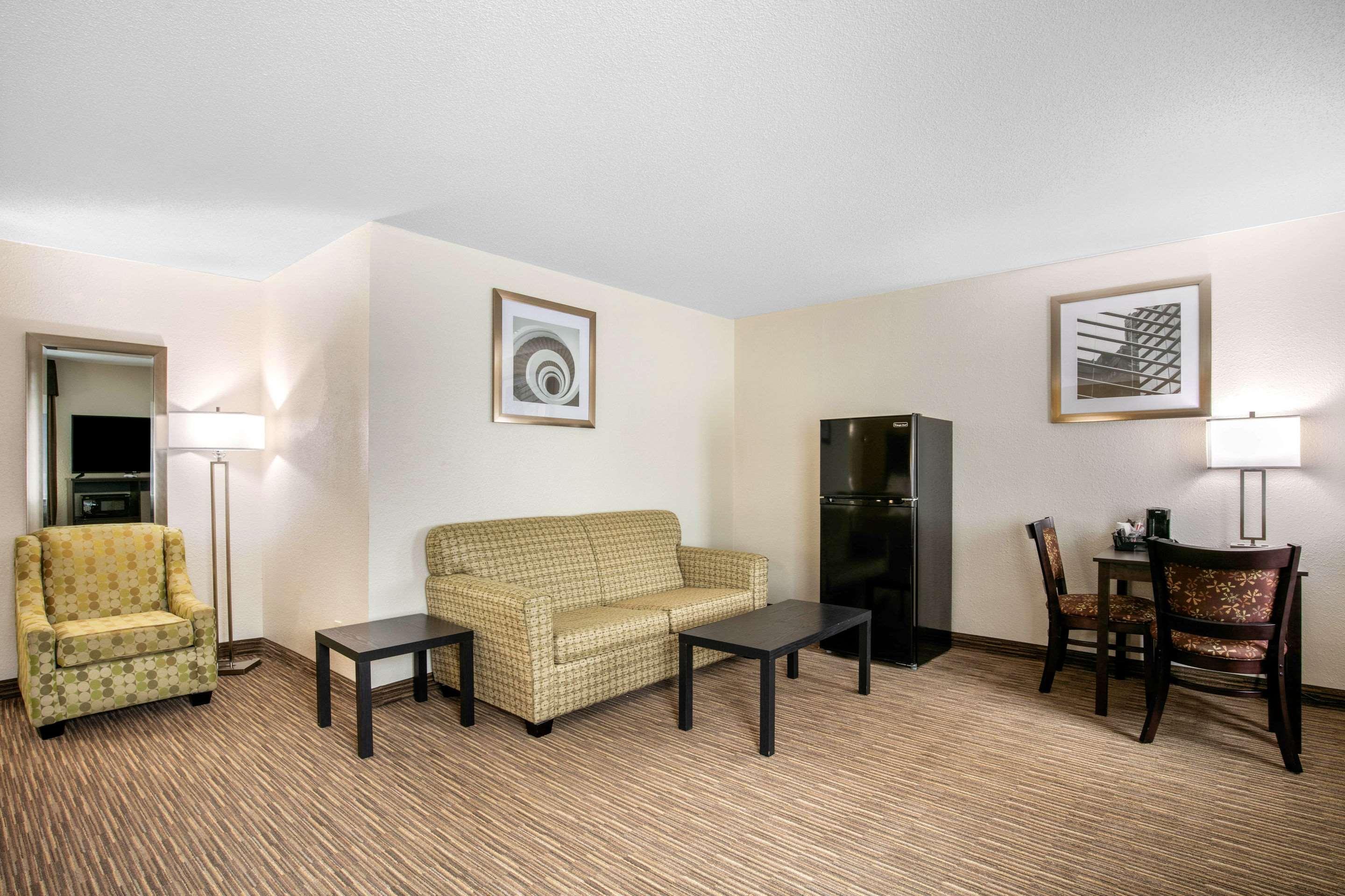 Motel 6-Metropolis, Il Экстерьер фото