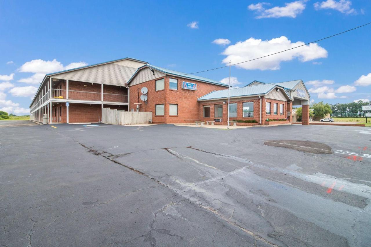 Motel 6-Metropolis, Il Экстерьер фото