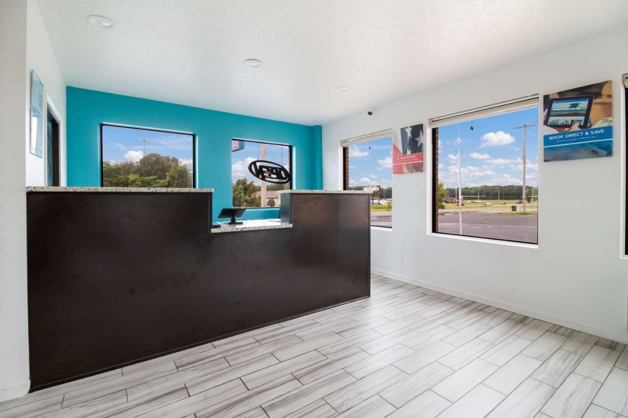 Motel 6-Metropolis, Il Экстерьер фото